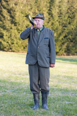 Avcı Avcılık boynuz ile