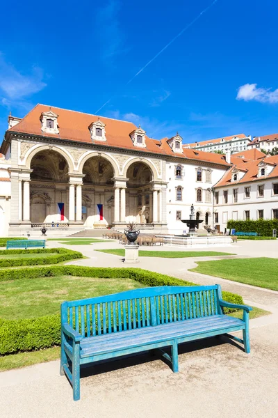 VALDSTEJNSKA trädgård och Pragborgen, Prag — Stockfoto