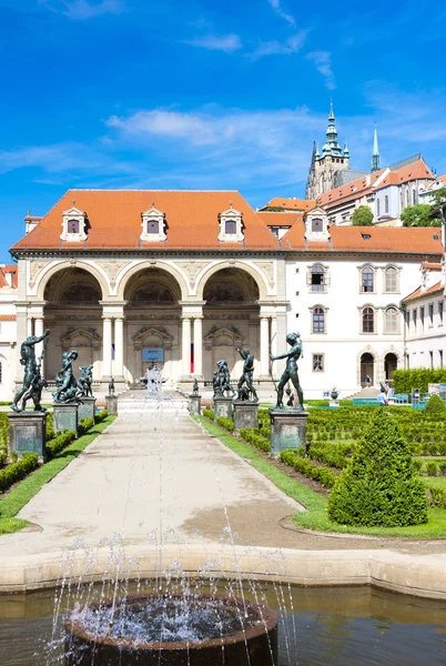 Valdstejnska Garden and Prague Castle, Prague — Stock Photo, Image