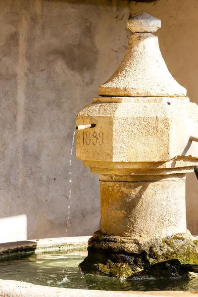 Gros plan sur fontaine, Ajonc, Provence — Photo