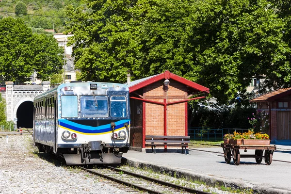 Trenér motoru na nádraží v Entrevaux — Stock fotografie