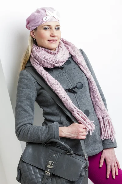 Woman wearing winter clothes with a handbag — Stock Photo, Image