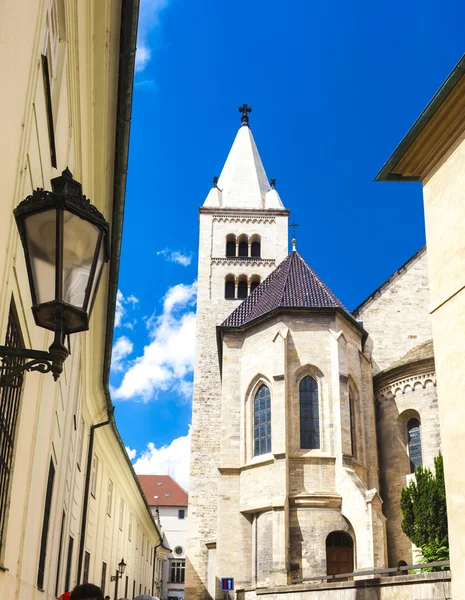 Basilique et monastère de Saint Georges au Château de Prague — Photo
