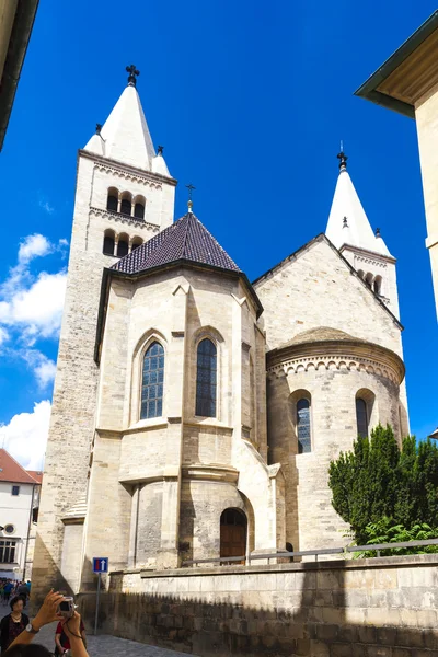 Bazilikası'nın ve Prag Kalesi'ne Saint George Manastırı — Stok fotoğraf