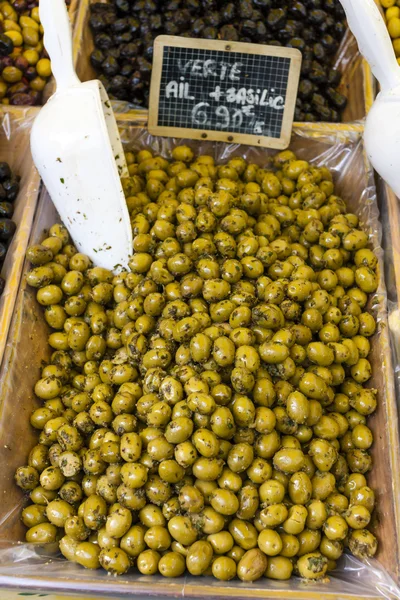 Olives, market in Nyons, Rhone-Alpes — Stock Photo, Image