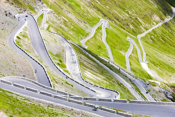 Road at Passo dello Stelvio, Alto Adige, Itália — Fotografia de Stock