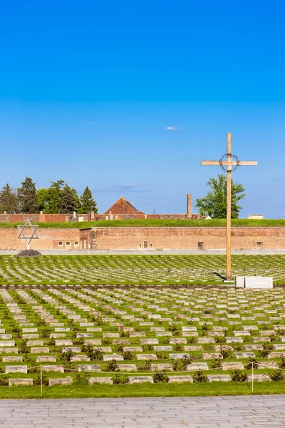 Small Fortress Theresienstadt with cemetery — Stock Photo, Image