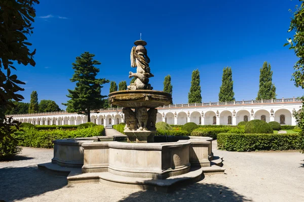 Blomma trädgård Kroměříž Palace — Stockfoto
