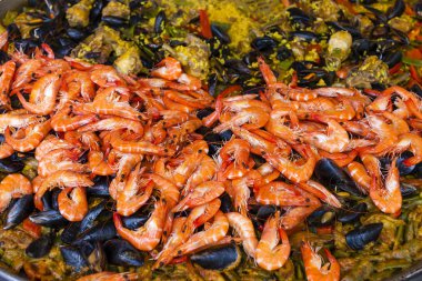 paella deniz ürünleri, pazarda Nyons, Rhône-Alpes, Fransa ile