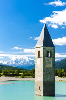 resia Gölü, south tyrol, İtalya için batık kilise kulesi