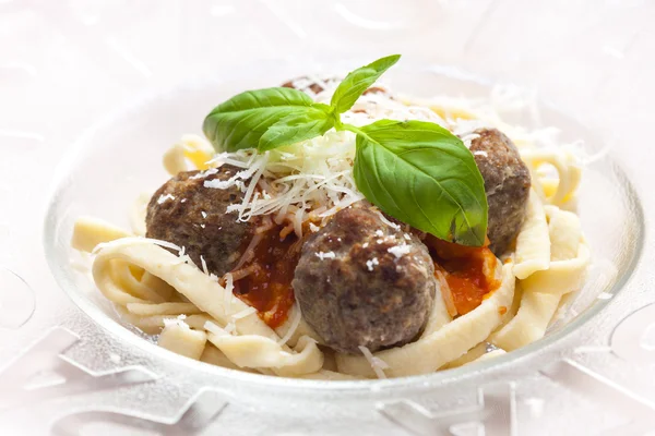 Homemade tagliatelle with meatballs in tomato sauce — Stock Photo, Image