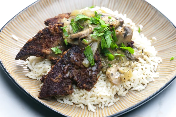 Livres fritas con salsa de setas y arroz — Foto de Stock