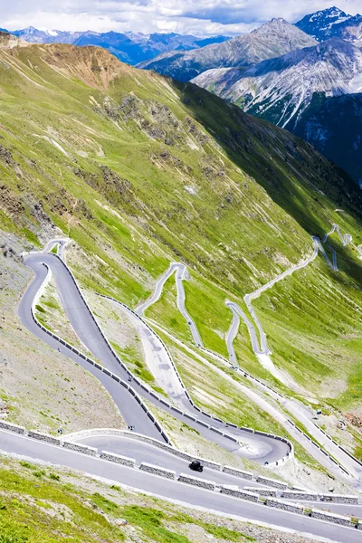 Straße am stelvio pass, alto adige, italien — Stockfoto