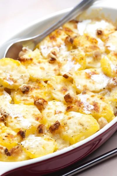 Patate alla panna al forno con pancetta — Foto Stock