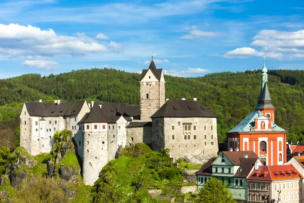 Castillo de Loket con ciudad, República Checa — Foto de Stock