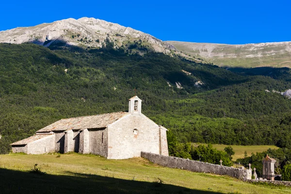 Kapli notre-dame poblíž vergons, provence, Francie — Stock fotografie