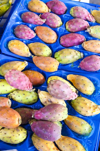 Buah kaktus pir berduri, pasar di Forcalquier, Provence, Fra — Stok Foto