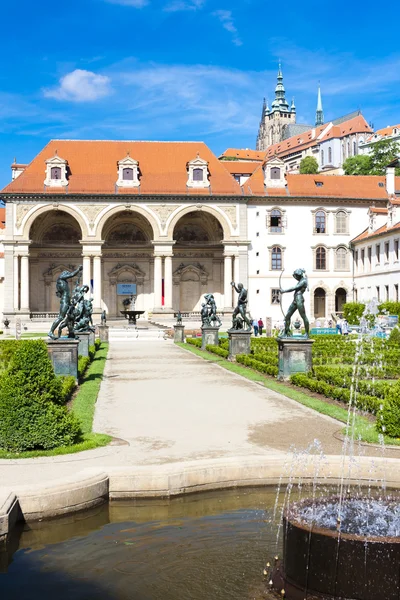 Valdstejnska Garden and Prague Castle, Prague, Czech Republic — Stock Photo, Image