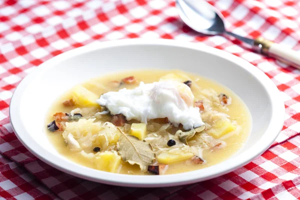 Sauerkraut soup with veiled egg — Stock Photo, Image