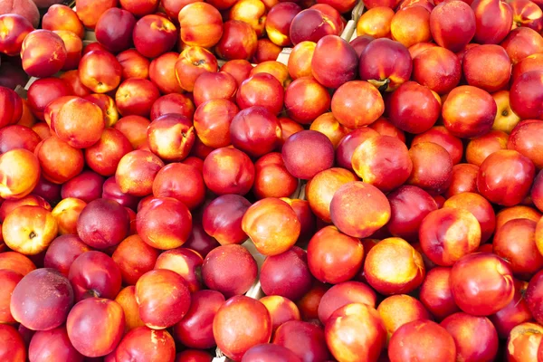 Plums, market in Nyons — Stock Photo, Image