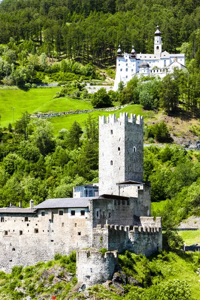 Abadía de Monte María y castillo cerca de Burgusio — Foto de Stock