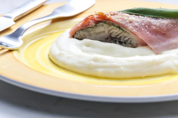 Fillet of trout with sage roasted in the Prague Ham — Stock Photo, Image