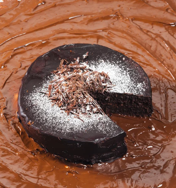 Stillleben aus Schokolade mit Schokoladenkuchen — Stockfoto