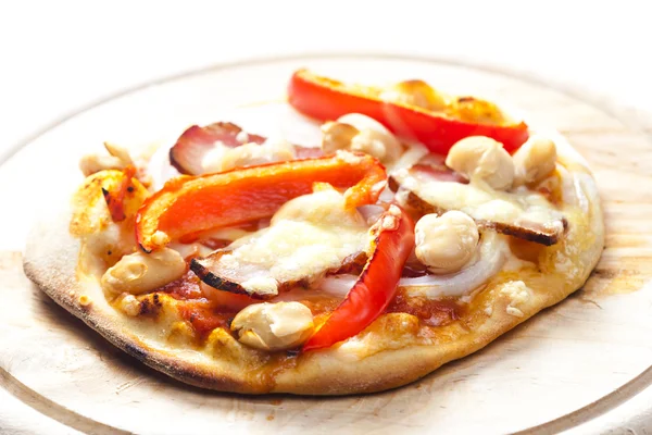 Pizza con tocino y frijoles —  Fotos de Stock
