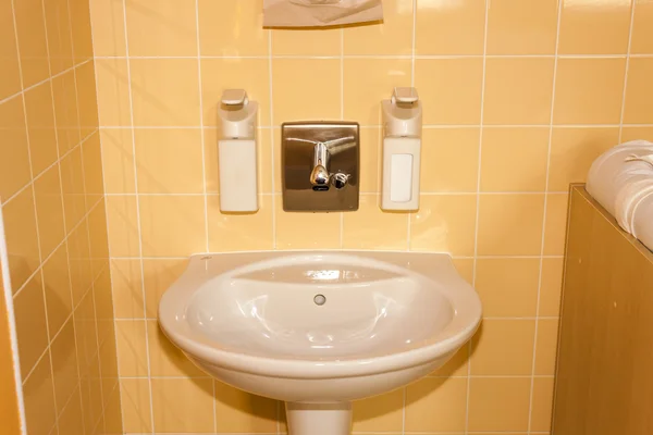 Lavabo en un hospital — Foto de Stock