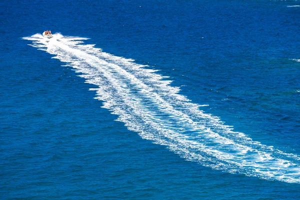 Barco en el mar Mediterráneo,, Francia — Foto de Stock