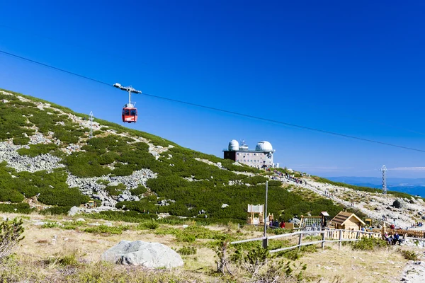 Estação de tarn Skalnate, teleférico para Lomnicky Peak, Vysoke Tatry Imagens De Bancos De Imagens