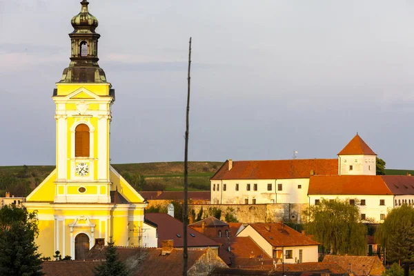 Εκκλησία του Αγίου Kunigunde και η κάστρο, Cejkovice, Τσεχία — Φωτογραφία Αρχείου