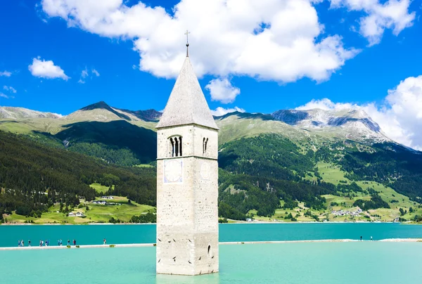 Resia Gölü, south tyrol, İtalya için batık kilise kulesi — Stok fotoğraf