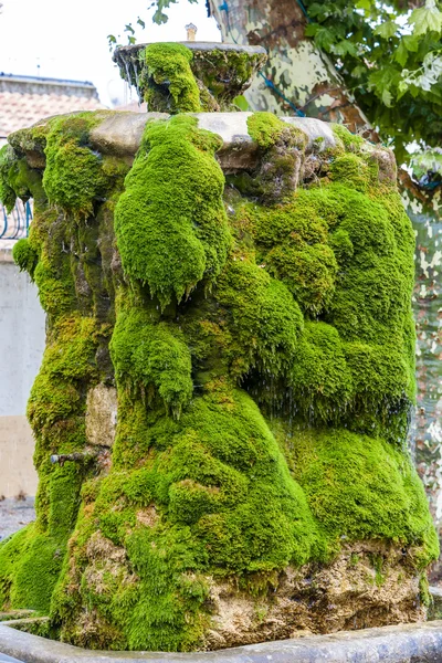 Fountain in Cadenet, Provence, France — Stock Photo, Image