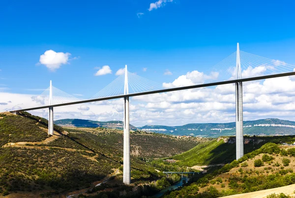 Millau Viaduct, Aveyron, Midi Pyrenees, França — Fotografia de Stock