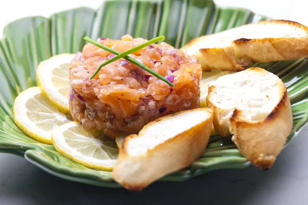 Salmon tartar with red onion — Stock Photo, Image