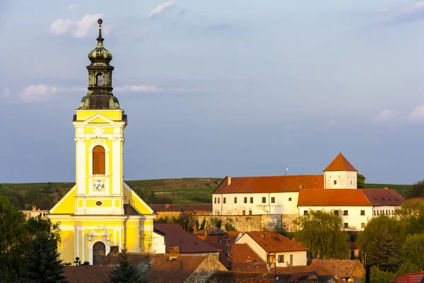 Chiesa di San Kunigunde e castello, Cejkovice, Repubblica Ceca — Foto Stock