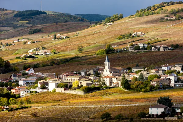 Village Julienas with vineyards in Beaujolais, Rhone-Alpes — Stock Photo, Image