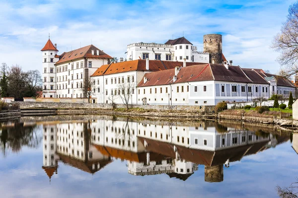 Замок и дворец Йиндрихув Градец, Чехия — стоковое фото