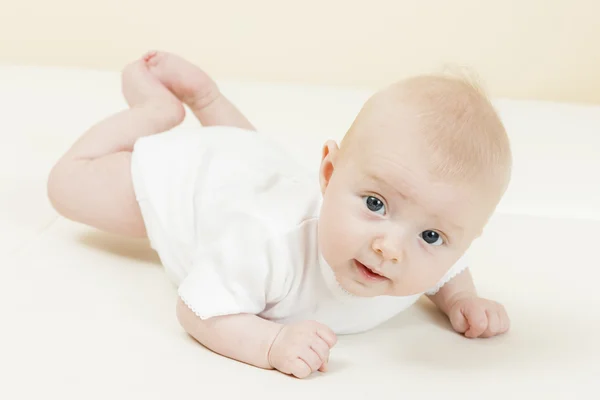 Três meses de idade bebê menina — Fotografia de Stock