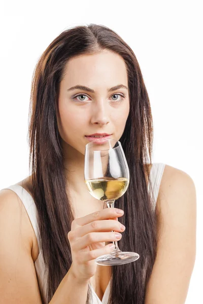 Mujer joven con una copa de vino blanco — Foto de Stock