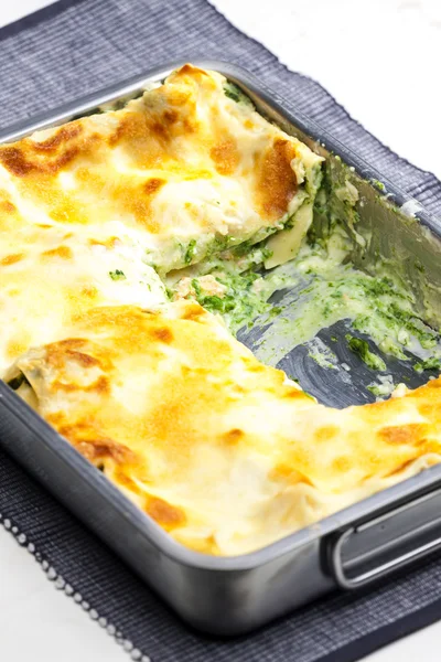 Lasagne with salmon and spinach — Stock Photo, Image