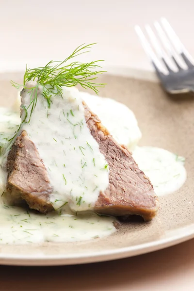 Molho de endro com carne de vaca — Fotografia de Stock