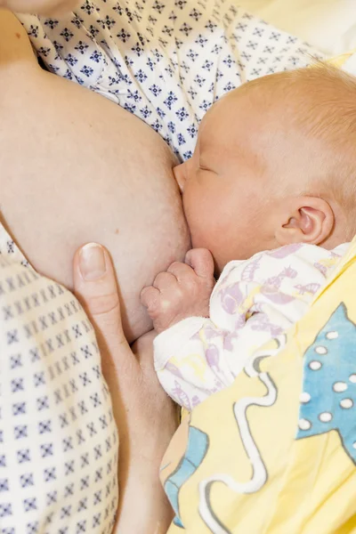 Πορτρέτο της μητέρας Νοσηλευτική το μωρό — Φωτογραφία Αρχείου