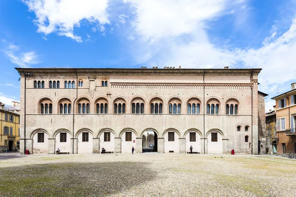 Palazzo Vescovile in Piazza del Duomo, Parma, Emilia-Romagna, Ita — Foto Stock