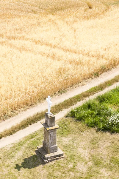 Kreuz mit Getreidefeld, Tschechische Republik — Stockfoto