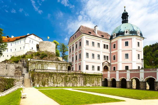 Castillo y palacio de Becov nad Teplou —  Fotos de Stock