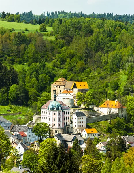 Castillo y palacio de Becov nad Teplou — Foto de Stock