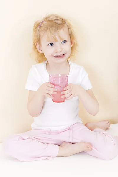 Little girl with a cup of water — Stock Photo, Image