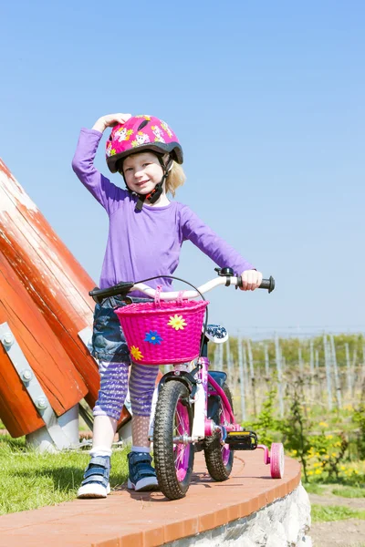 Mała dziewczynka rowerzysta — Zdjęcie stockowe